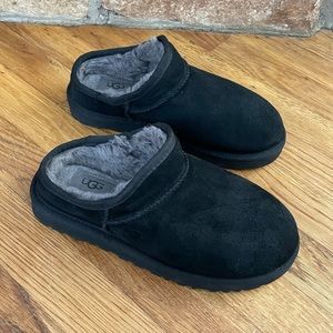 UGG Classic Slippers in Black, size 7